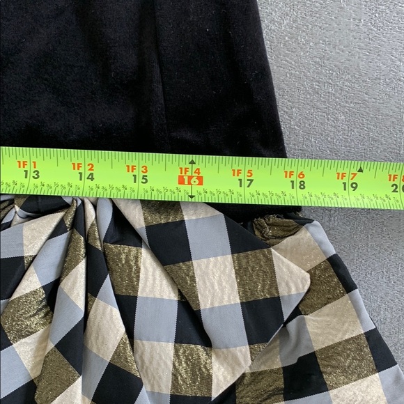 Chic Black and Gold Midi Dress with Elegant Design - Picture 14 of 16